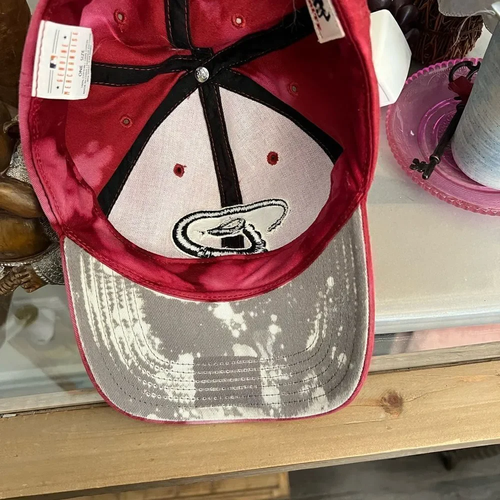 Men’s distressed customized Arizona Diamondbacks Fan Favorite MLB Baseball cap.